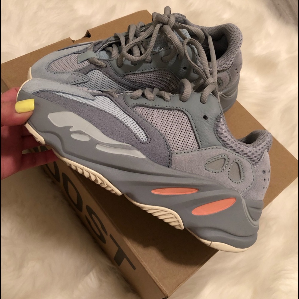 YEEZY BOOST 700